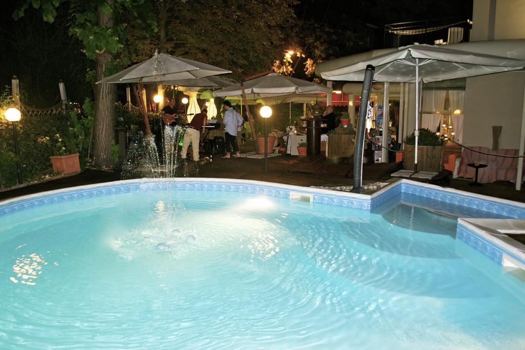 Hotel Bengasi Rimini Exterior photo
